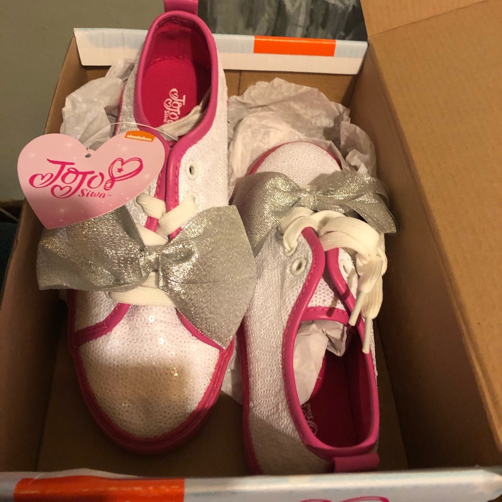 JoJo Siwa size 4 tennis shoes